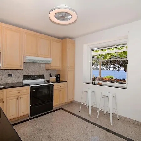 Serenity - Seaside 3bd *